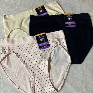 L/7 NWT Bali hi cut panties nylon & spandex